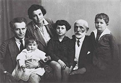 David Ben-Gurion photographed in 1929 with his wife, children and father