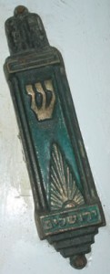 mezuzah02_165x409px_wikimedia